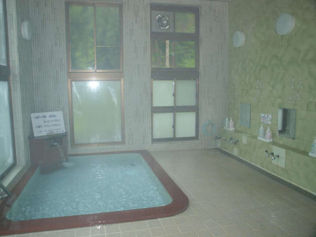 越後湯沢　湯元共同浴場 「山の湯」