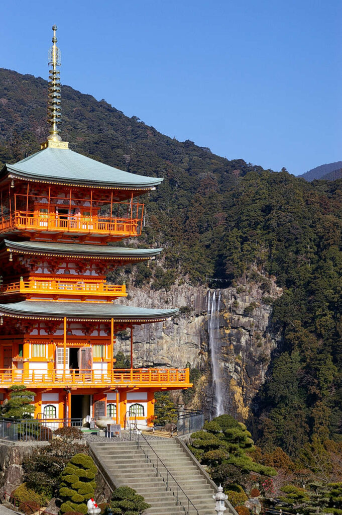 那智の滝と青岸渡寺